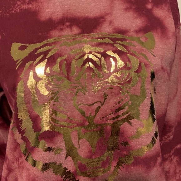 Gorgeous Tie Dye Crew With Gold Foil Tiger - Picture 4 of 4